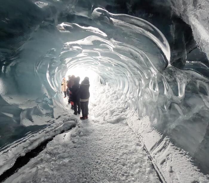 氷の洞窟　ブラックアイスケーブ