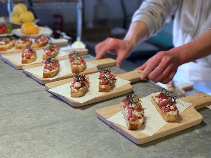 kobe beef tartar / grilled focaccia / smoked aioli / karashina