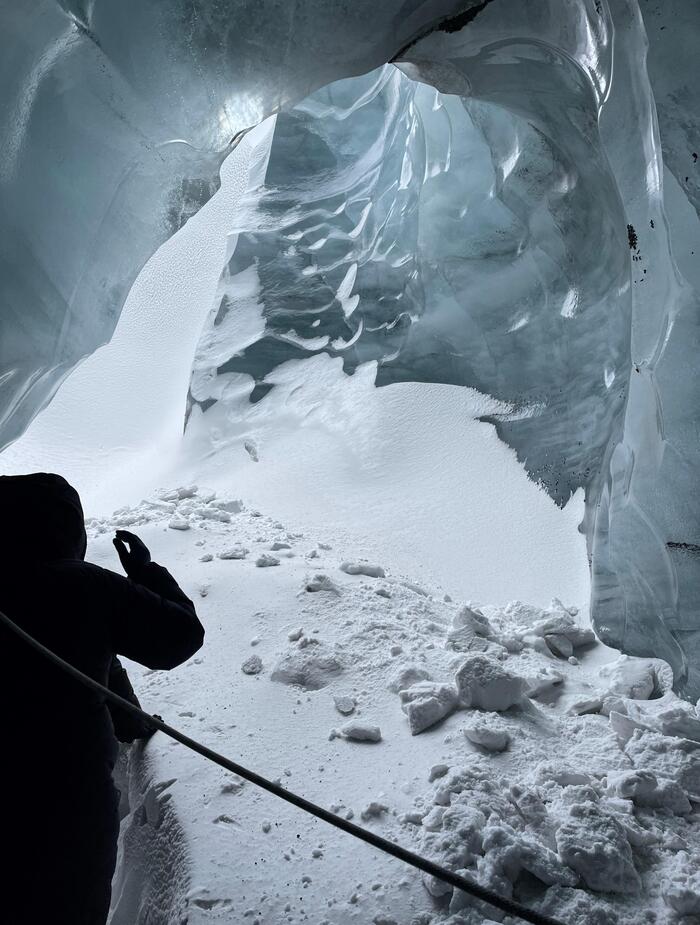 氷の洞窟　ブラックアイスケーブ