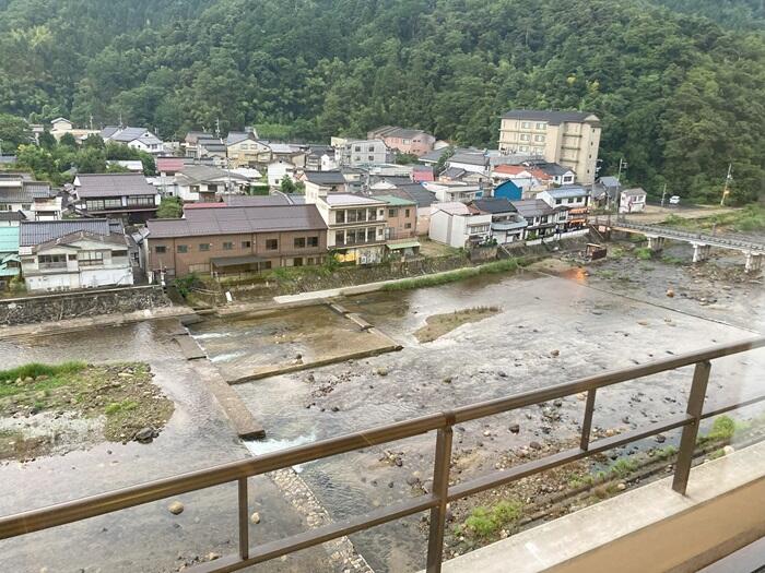 お部屋から見下ろす三徳川