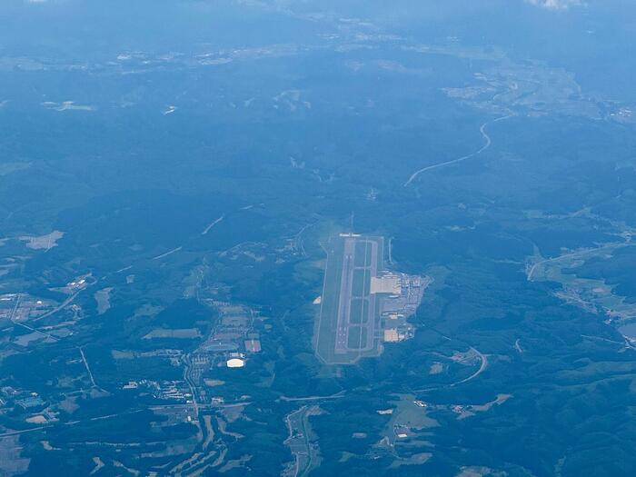 トキエア　機窓からの景色　秋田空港