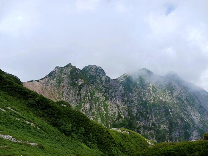 唐松岳の山頂を目指す