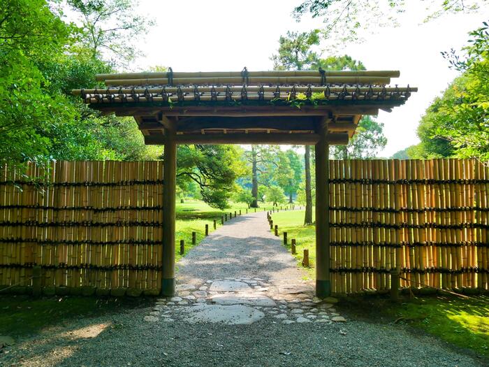 六義園の門