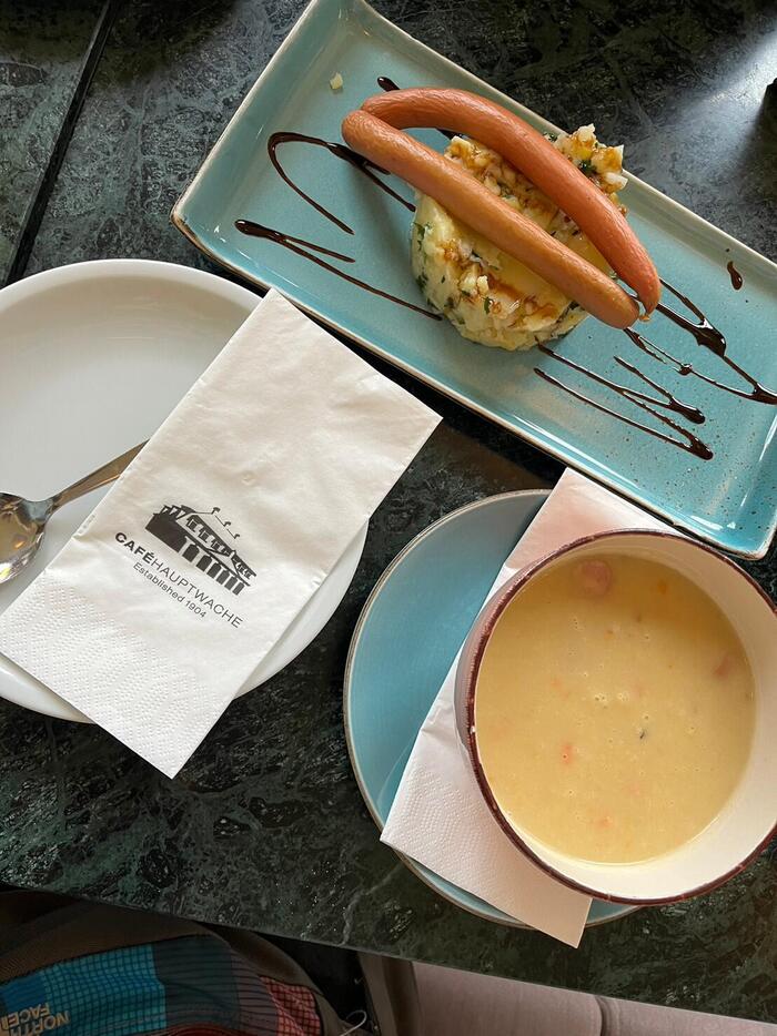 ケーキと軽食、ビール