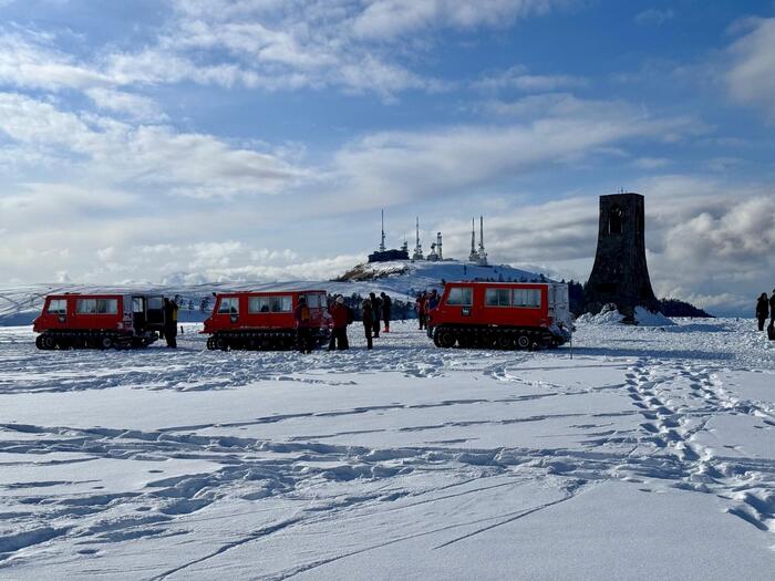 美ヶ原　美しの塔　雪上車