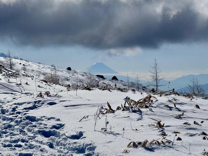 霧ヶ峰（車山)登山道から見た富士山