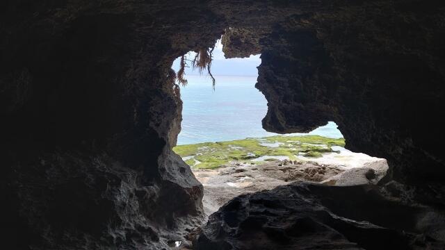 伊江島ニャティヤ洞