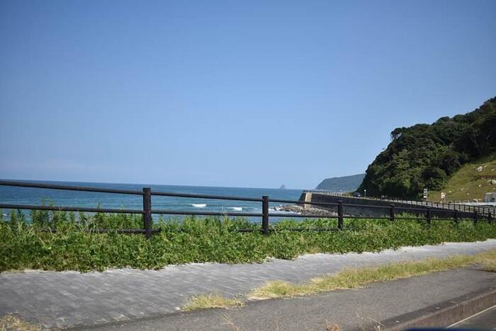 海を見ながらのドライブ風景