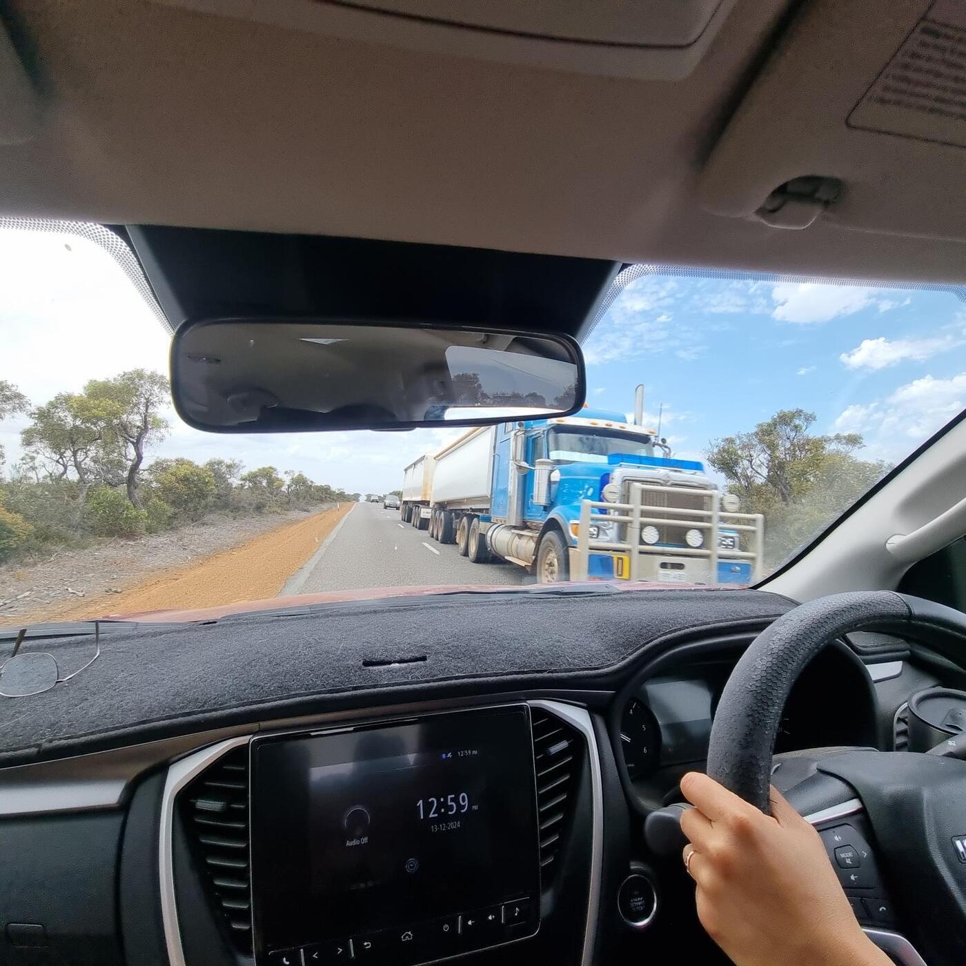 夏のオーストラリアで田舎を運転するときの注意事項！