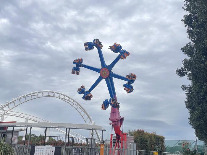 レインボーズ・エンドの回転系アトラクション