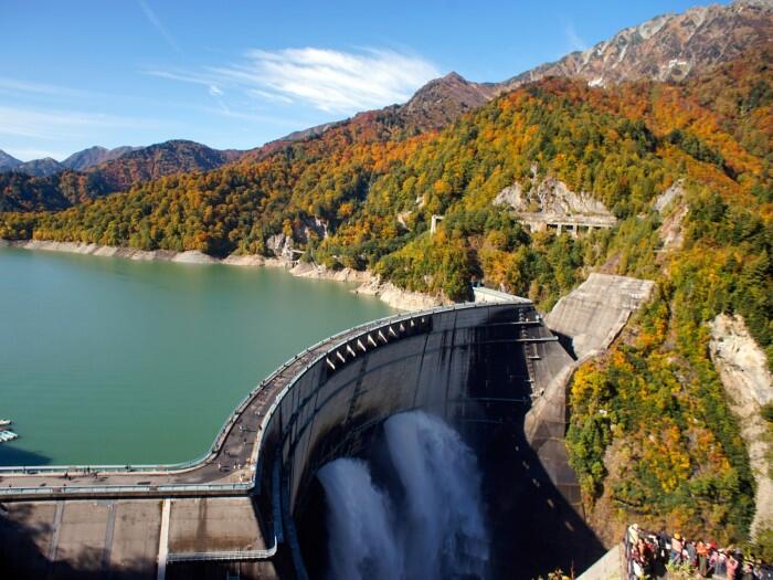 秋の黒部ダム