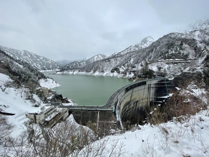 黒部ダムの雪景色