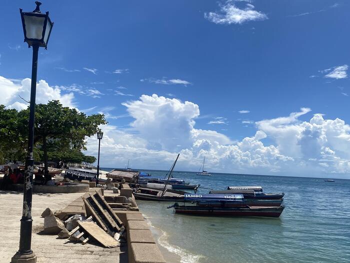 ザンジバル島の青い海