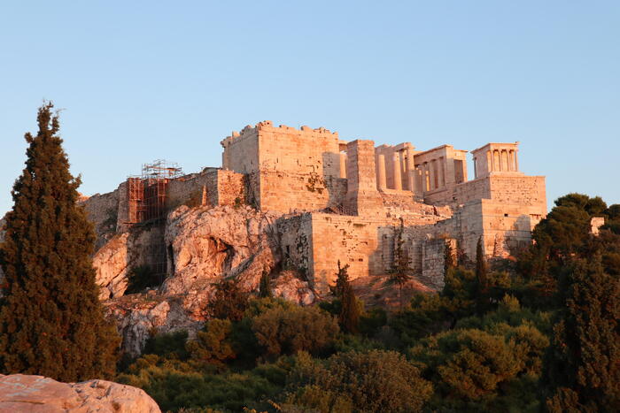 アレオスパゴスの丘から、夕方のアクロポリスも素敵