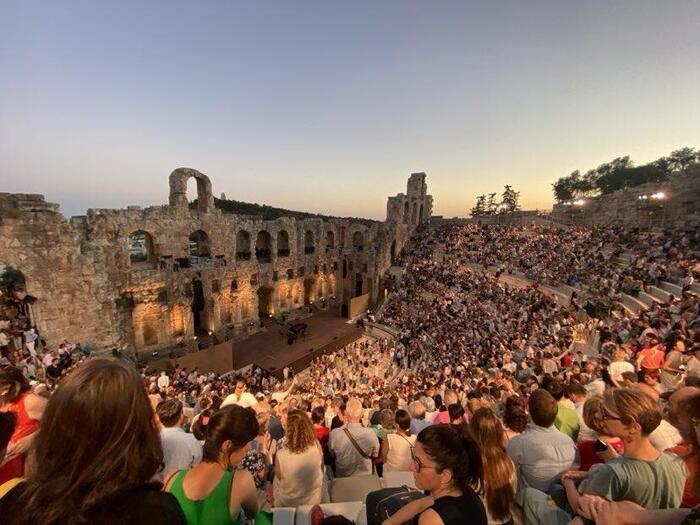 夏にアテネに来たら、遺跡での野外コンサートを楽しめる