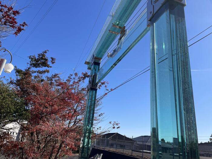 ガラスの鳥居が珍しいだけでなく、美しくデザイン