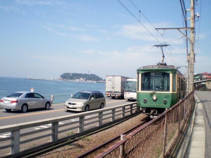 江ノ電と江の島