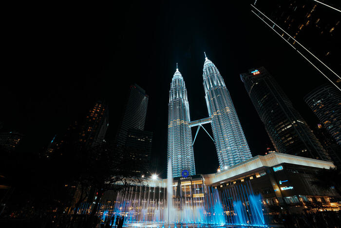 隣接するKLCC（クアラルンプール・シティ・センター）では毎日噴水ショーが見られる
