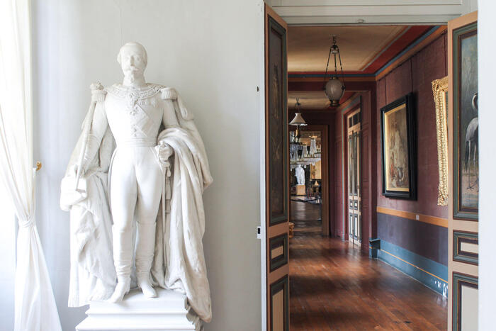 第二帝政美術館第二帝政時代の美術品や皇帝一家の思い出の品々が展示