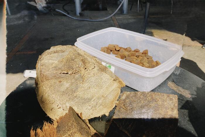 加熱後のアガベ。見た目も黒糖っぽい