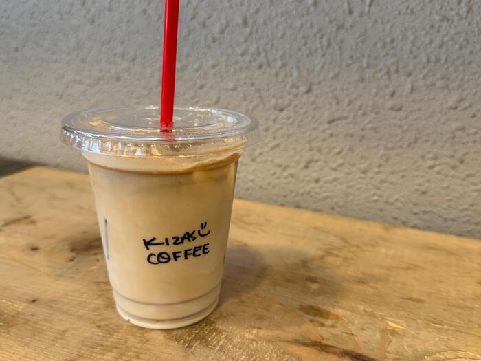 ガレージにあるコーヒースタンドKIZASU.COFFEE