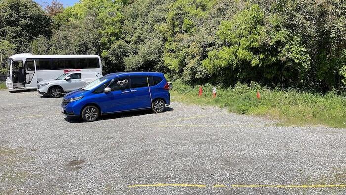 駐車場で車中泊