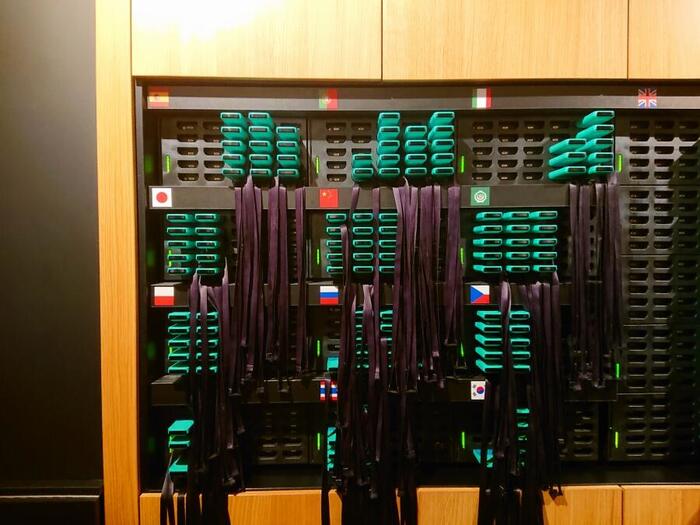 ミュージアム入り口で希望言語のオーディオガイド　日本語もあり