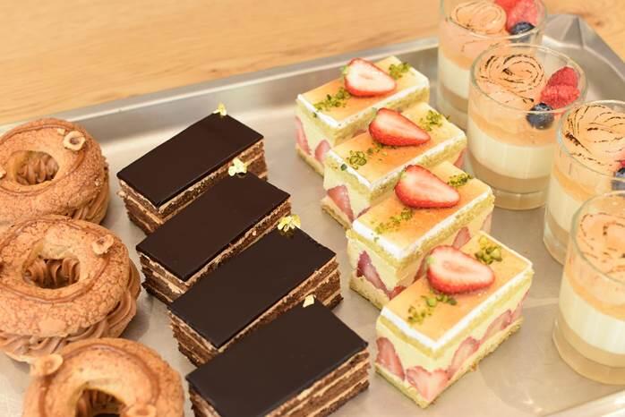 神楽坂「ロアゾー・ドゥ・フランス」ケーキワゴン