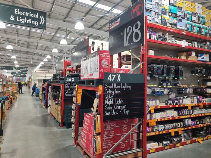 赤と緑でコーディネートされた店員さんに聞けば一発で場所を教えてくれる