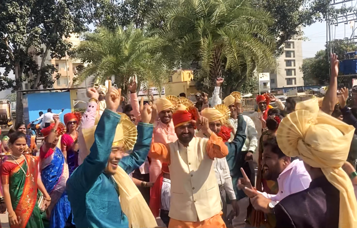 インドの結婚式は、まさに踊るマハラジャ！インド人の真似をして踊るもよし、自己流のダンスを披露してもよし。とにかく、インドを体験しよう