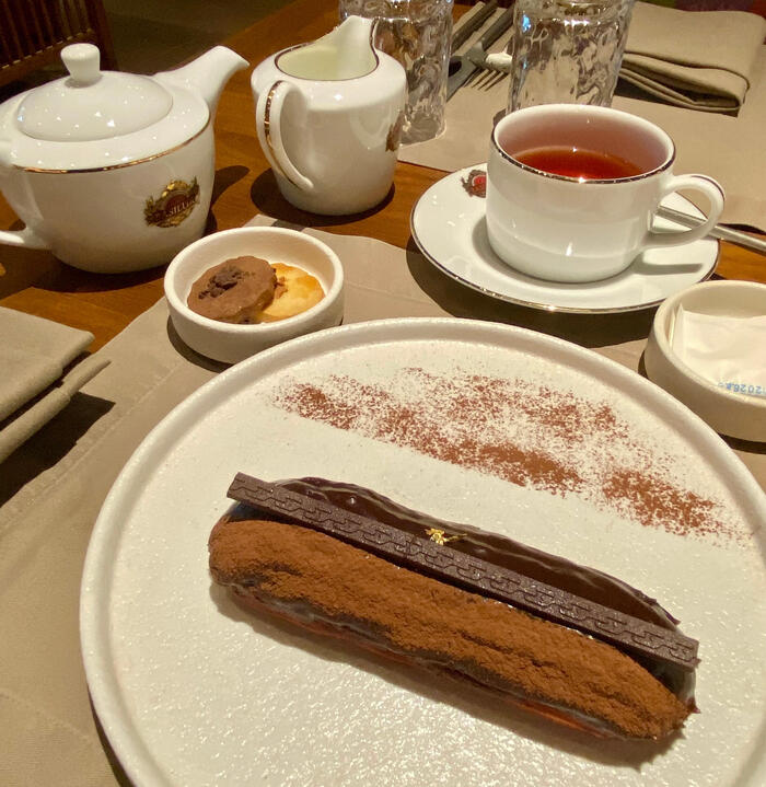 ケーキやエクレアなどのデザート