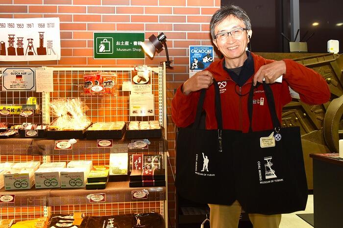 石川館長、売店