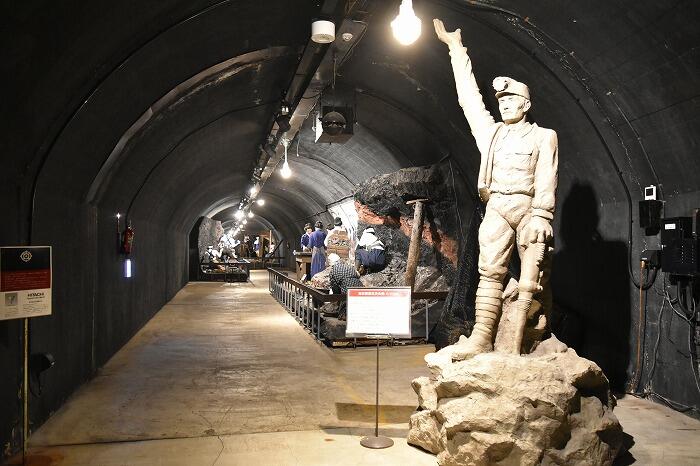 採炭救国坑夫の像