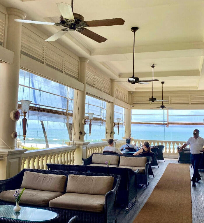 テラス席のあるレストランがとても魅力的