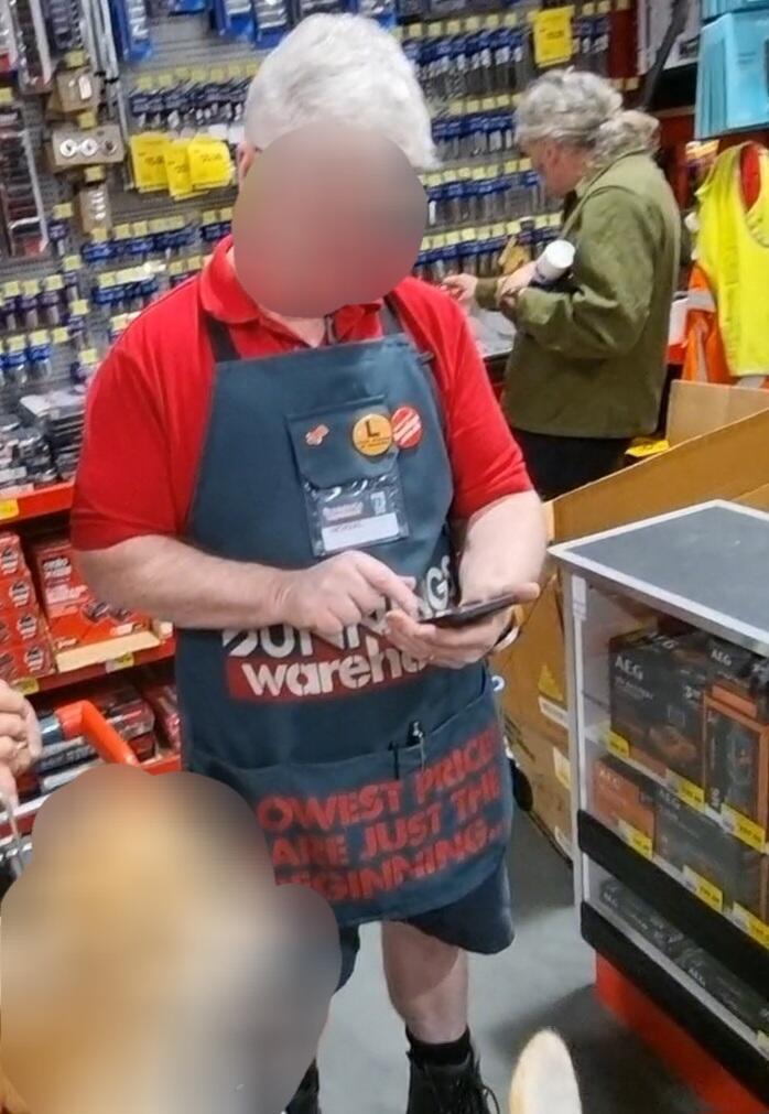 専用スマホで在庫確認中