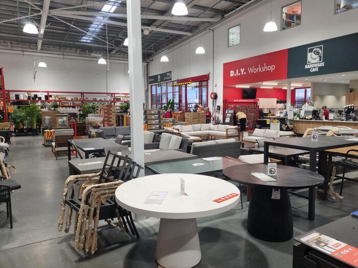 庭のオーナメントや家具、BBQ