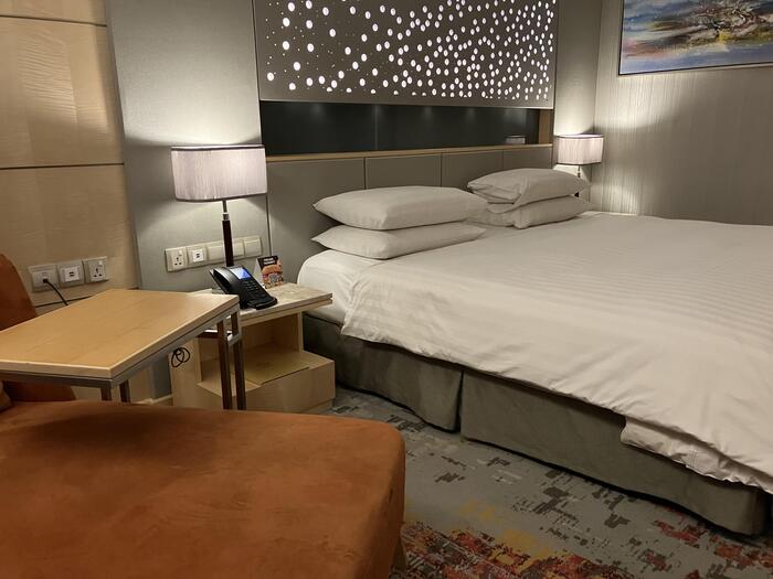 ＜クアラルンプールの街中にあるSUNWAYホテル。一泊1万5000円ほどでかなり広々としています