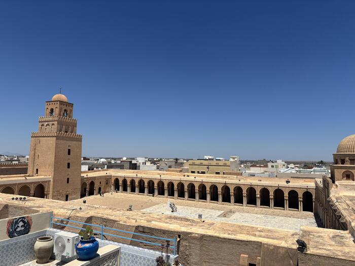 建物の屋上からモスクの全体