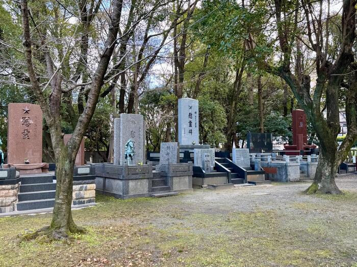 大阪護国神社　慰霊碑