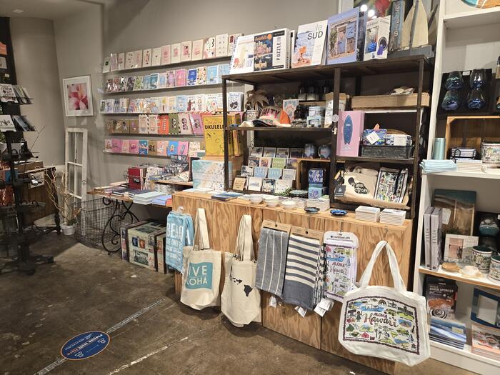 ハワイらしいデザイン且つモダンでお洒落なアイテム