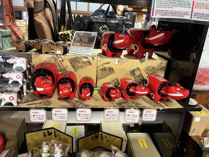 会津と言えばの赤べこ