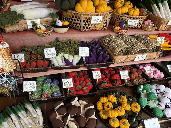 ＜野菜をモチーフにしたフェルト小物＞