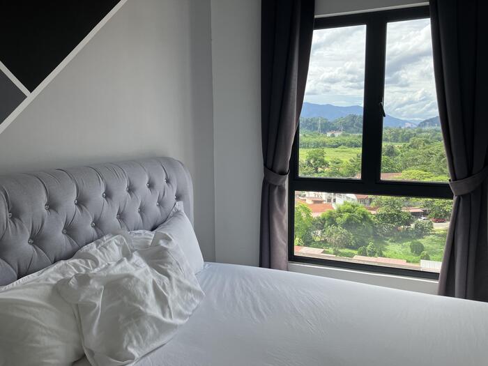 イポーで宿泊したホームステイ先。ベッドルームには大きな窓も