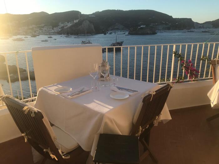 オープンエアな客席