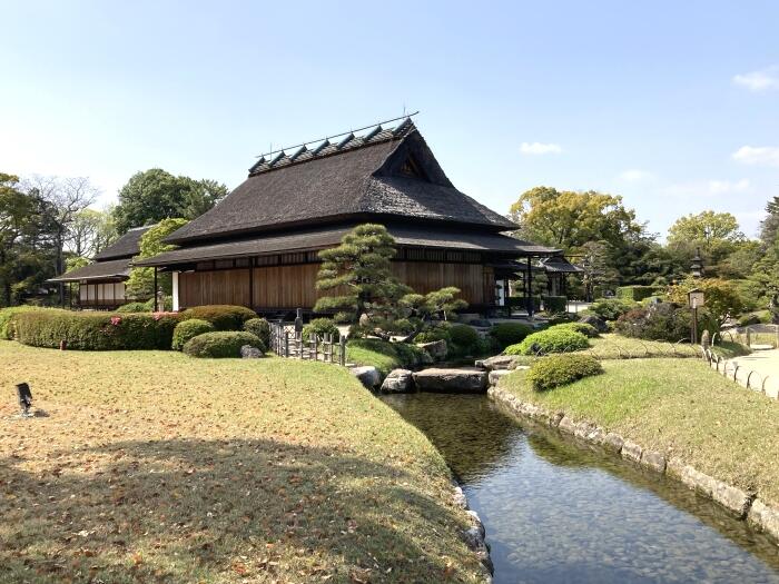 水路も風情がある延養亭