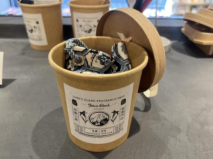 完成したサシェは、ショッパーに入れてお持ち帰り