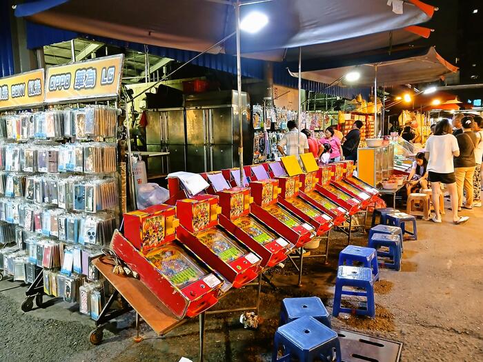 、ゲームや服、雑貨などまでたくさんの屋台