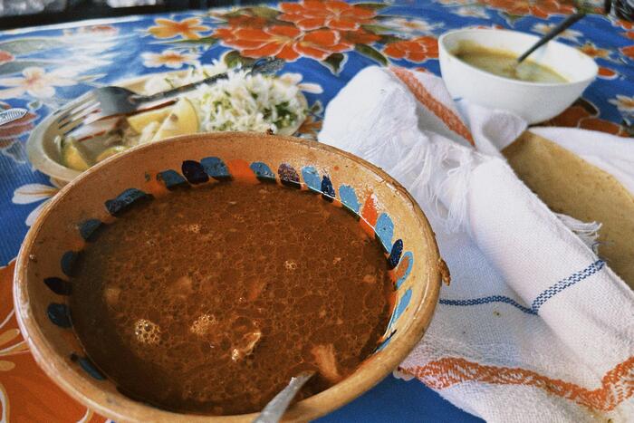 ＜ヤギ肉の煮込み＞