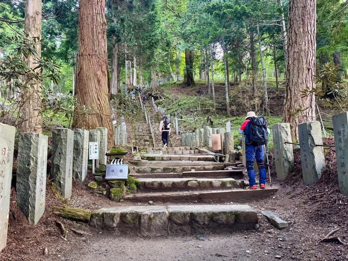 男体山　登山道