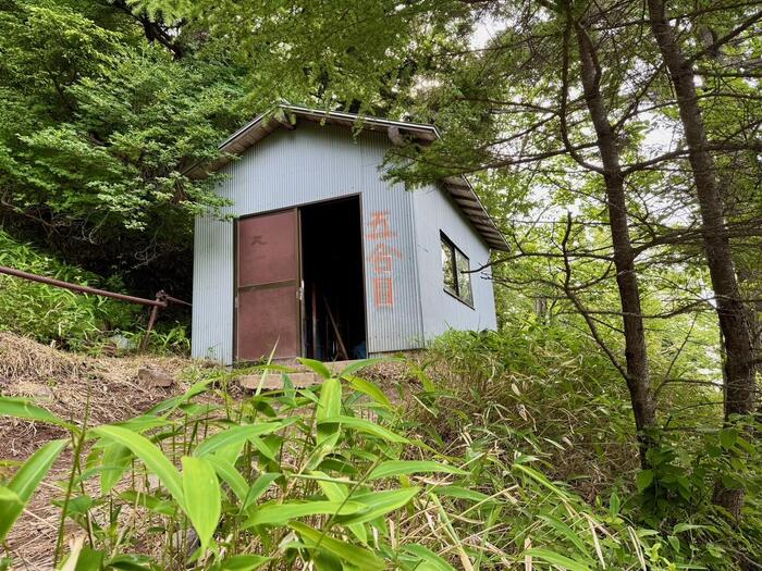 男体山　登山道　5合目　避難小屋